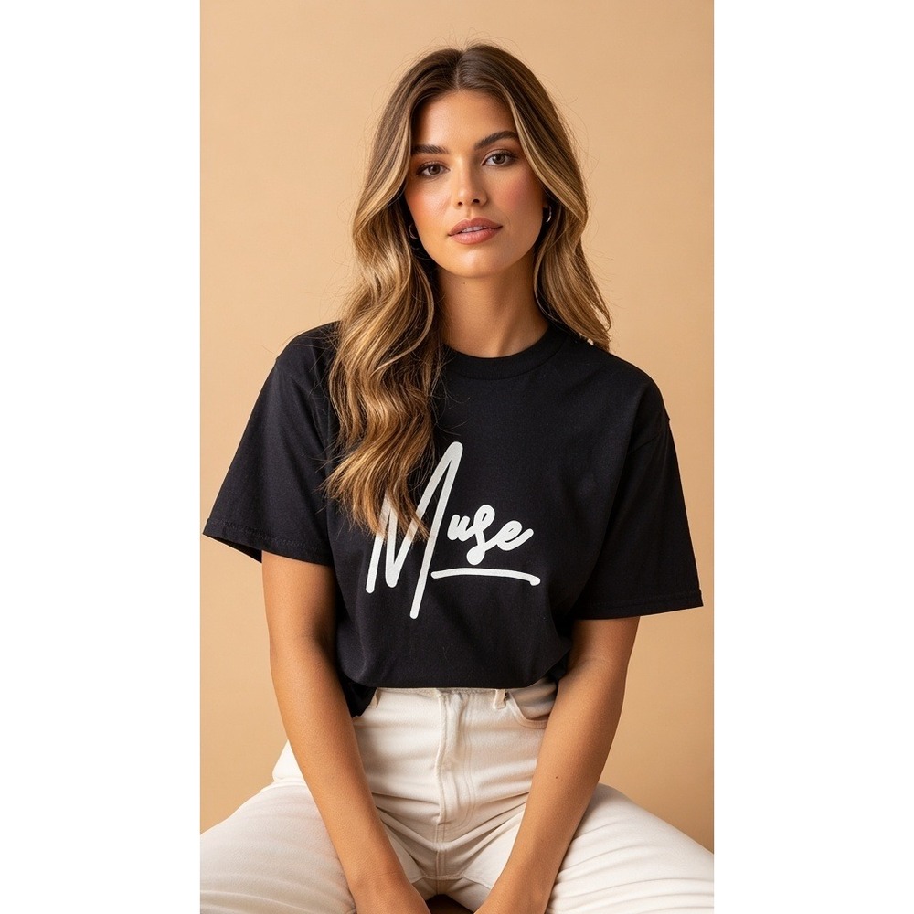Closet Savvy "Muse"‎ Graphic T-Shirt – Size S